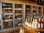 酒 栄屋店内